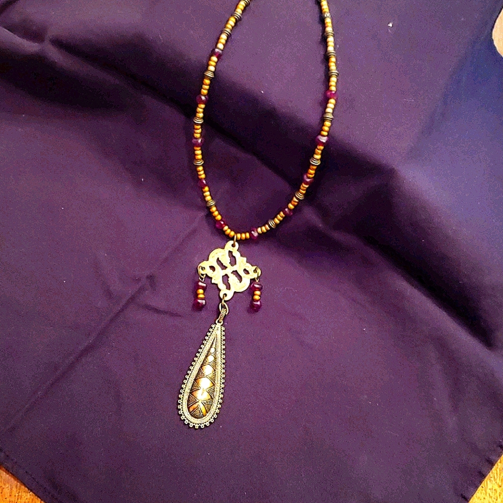 Metal and beads necklace